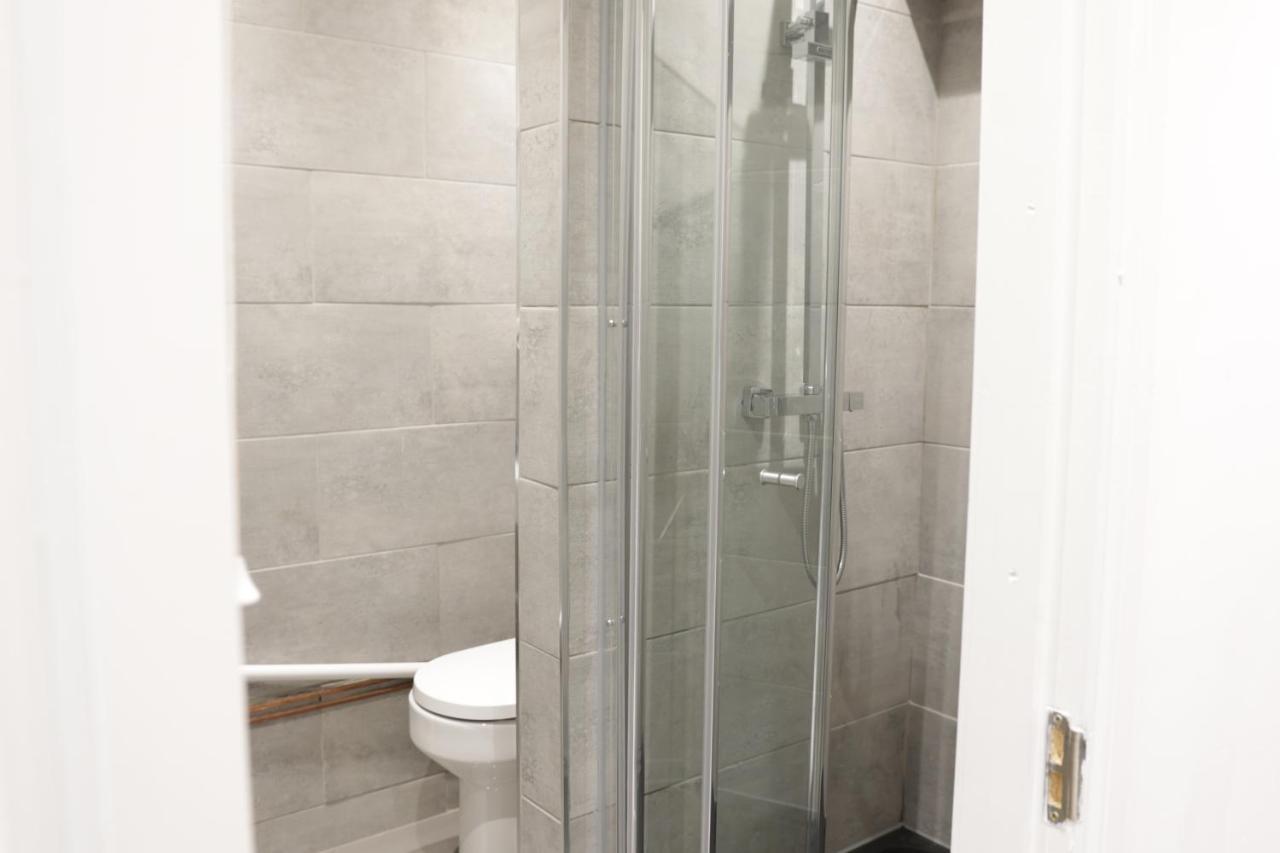 ברמינגהאם 5 Bed Town House Within City Centre And Sleeps Up To 11 With Sky And Netflix מראה חיצוני תמונה