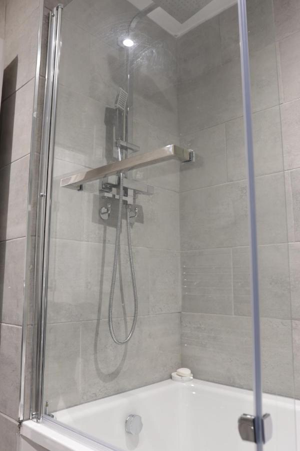 ברמינגהאם 5 Bed Town House Within City Centre And Sleeps Up To 11 With Sky And Netflix מראה חיצוני תמונה
