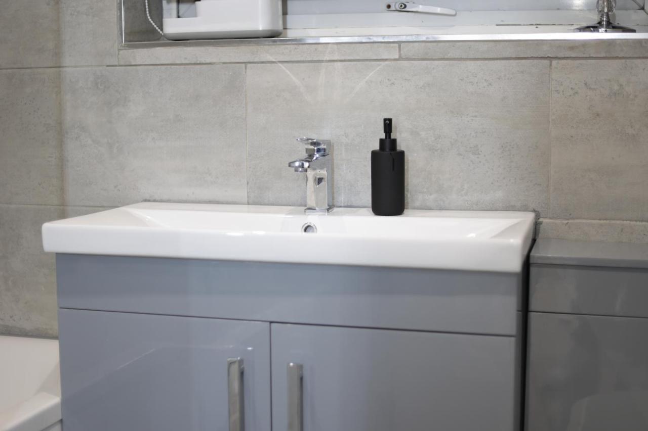 ברמינגהאם 5 Bed Town House Within City Centre And Sleeps Up To 11 With Sky And Netflix מראה חיצוני תמונה