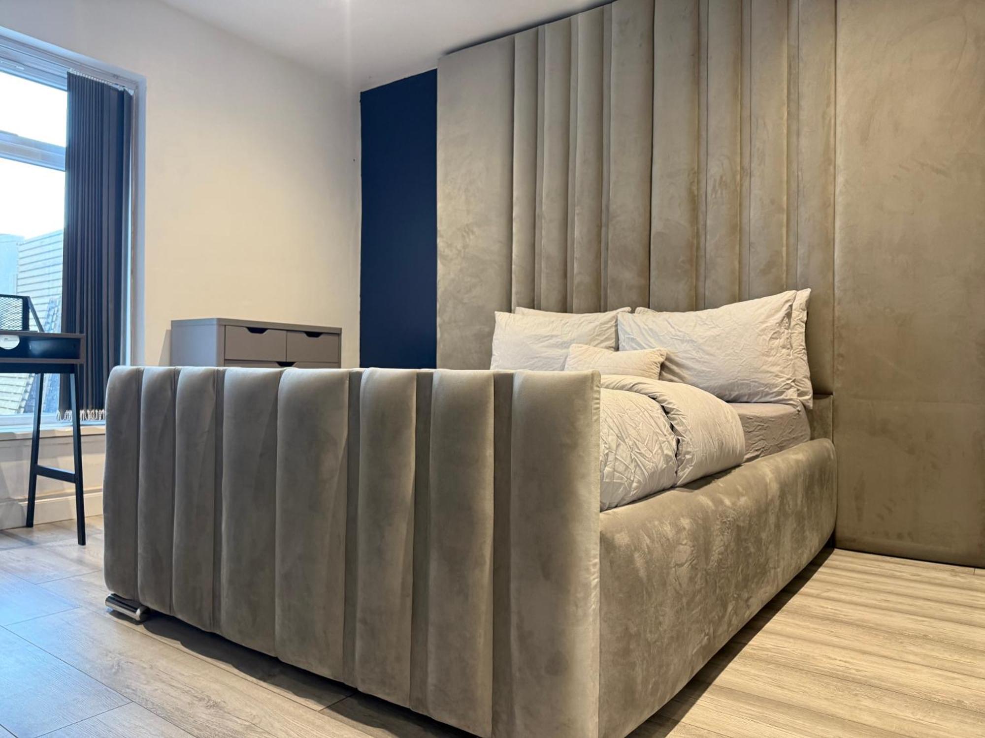 ברמינגהאם 5 Bed Town House Within City Centre And Sleeps Up To 11 With Sky And Netflix מראה חיצוני תמונה