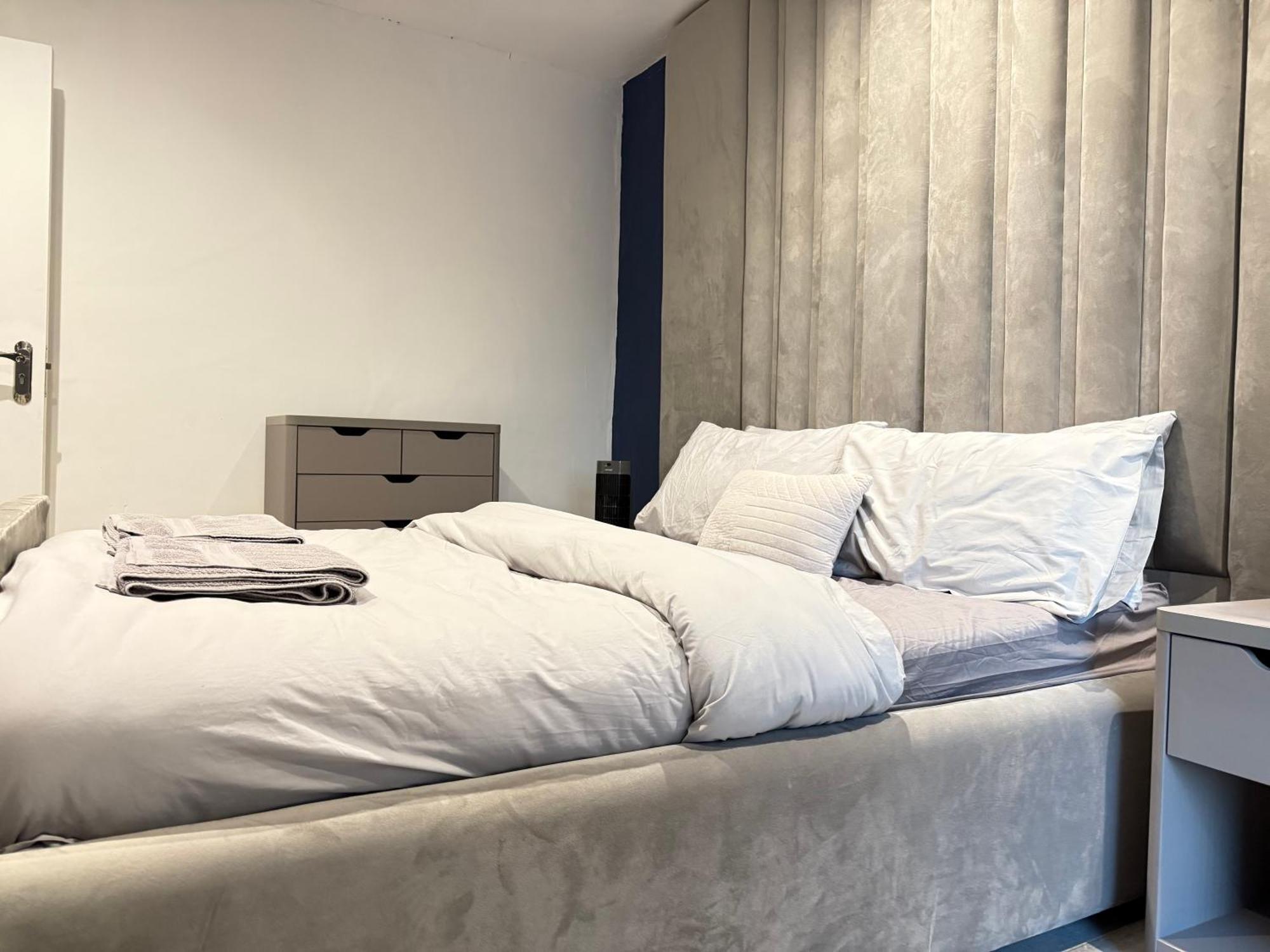 ברמינגהאם 5 Bed Town House Within City Centre And Sleeps Up To 11 With Sky And Netflix מראה חיצוני תמונה